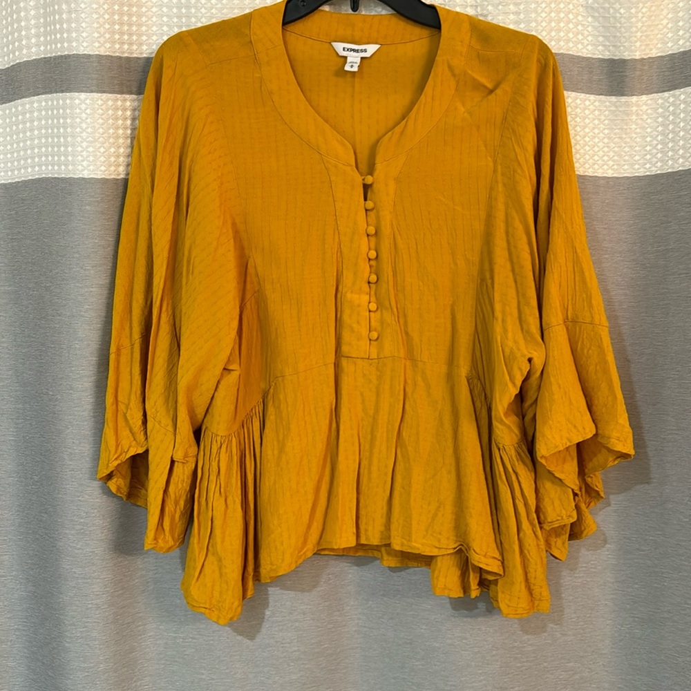 Women’s Express Medium Gold Blouse